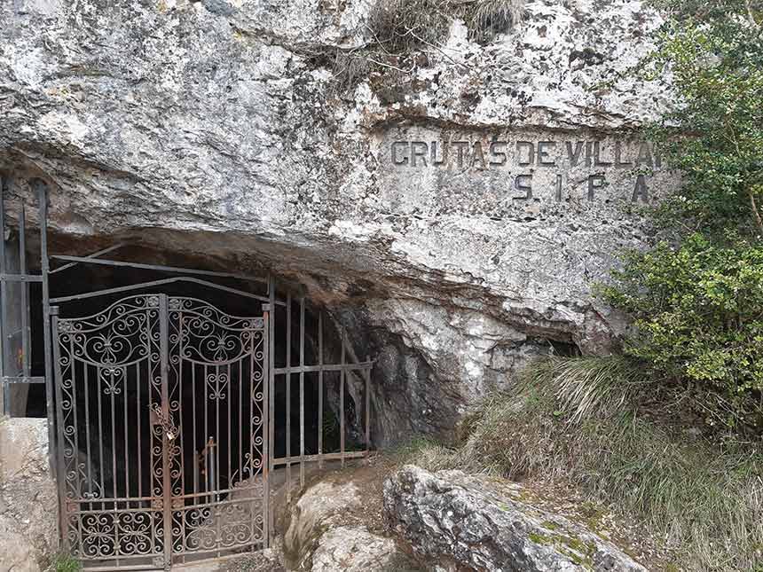 Grutas de Villanúa en el Sendero Interpretativo de las Cuevas de las Güixas